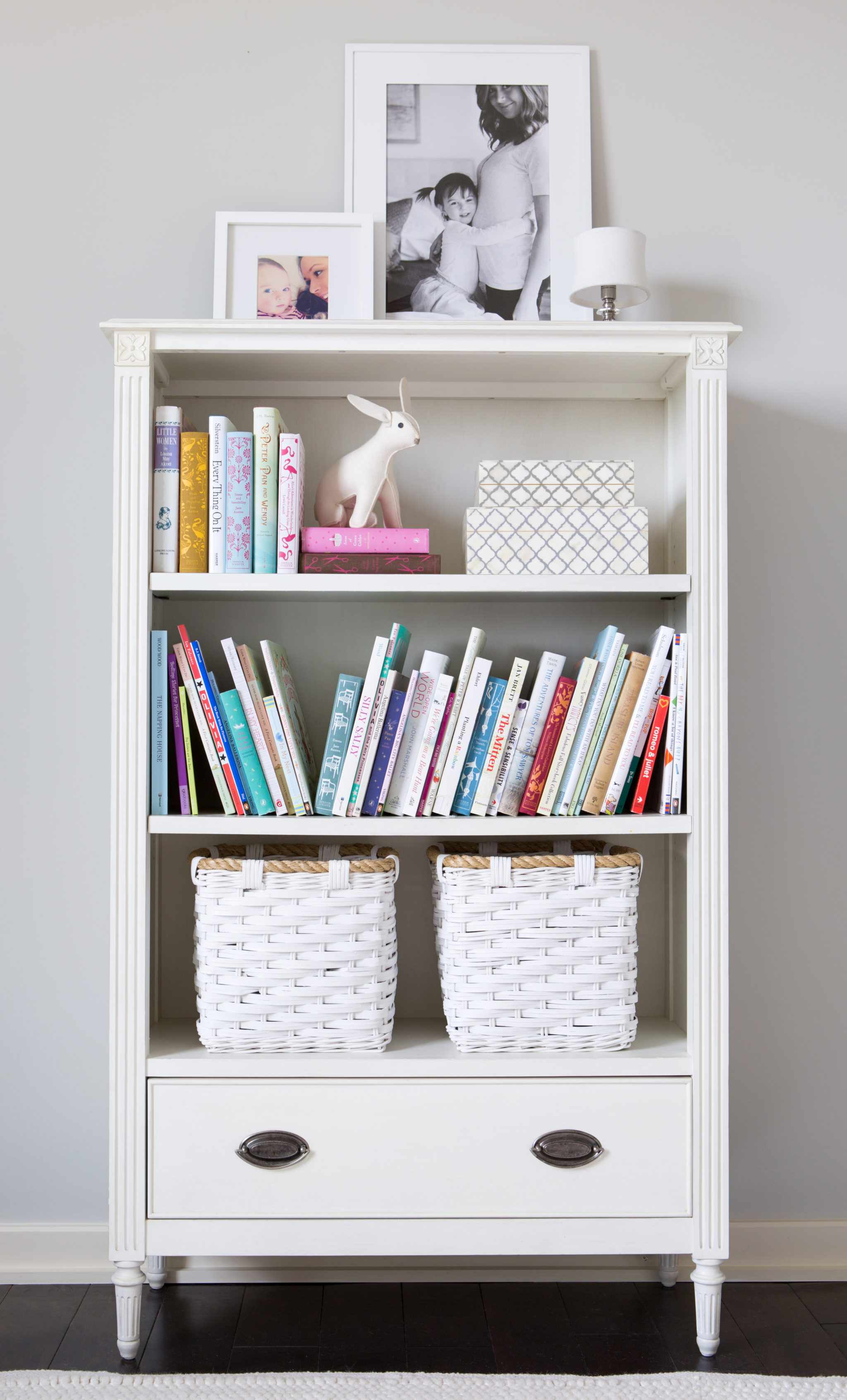 Bookshelf in Little Girl's Bedroom