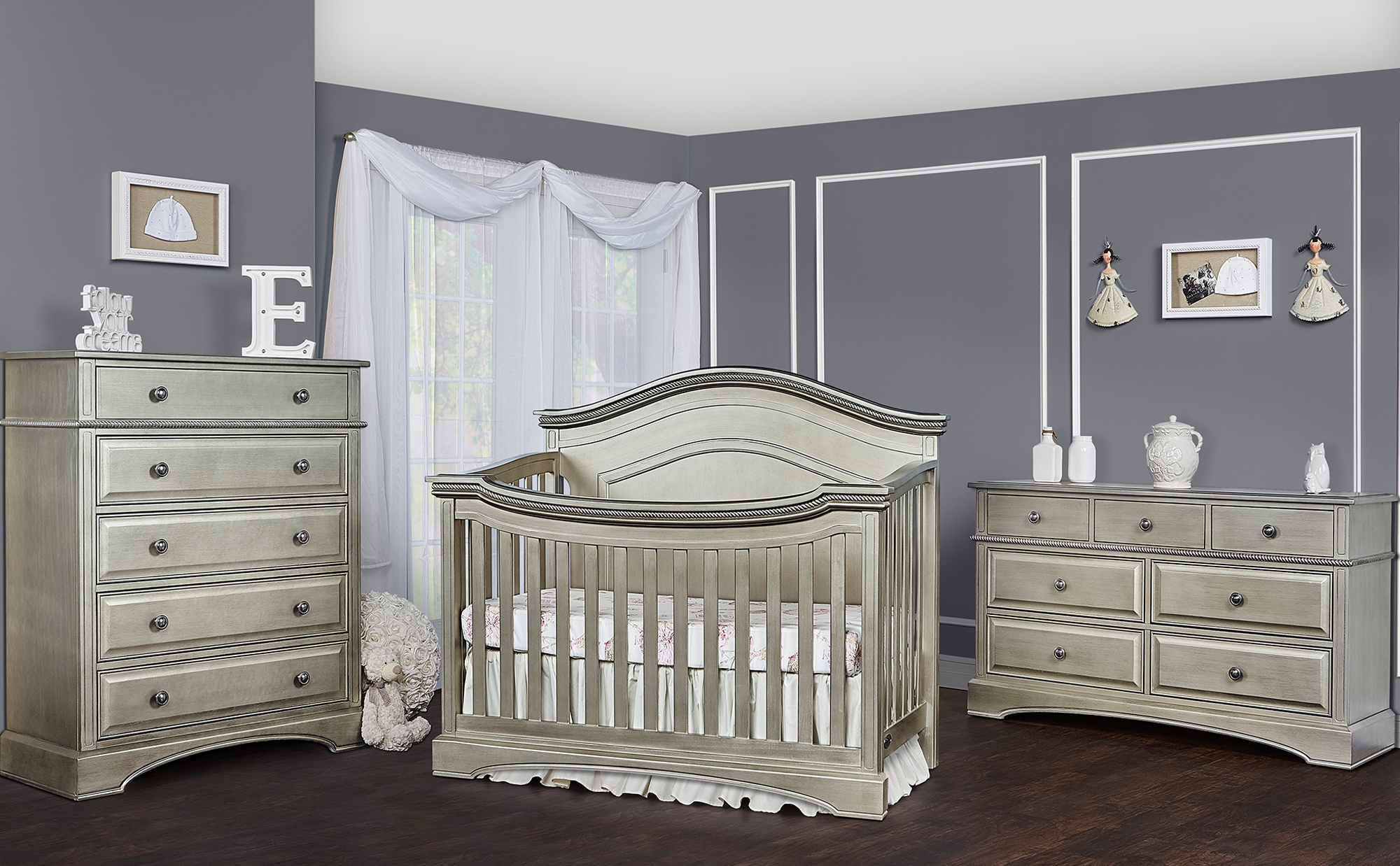 Windsor Nursery Furniture Collection from évolur